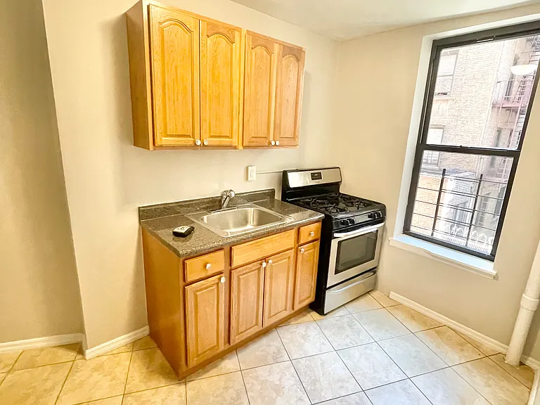 585 E 21st St #6A — Photo 11