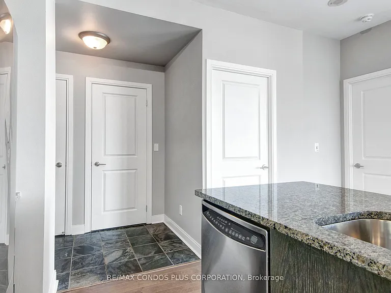 18 Yorkville Ave #2505 — Photo 9