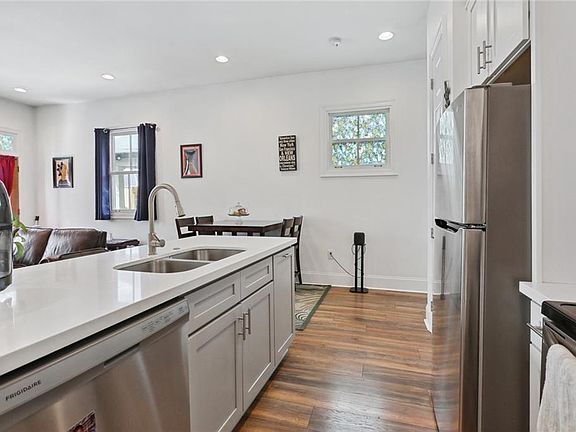 5th image of 1522-24 N Robertson St