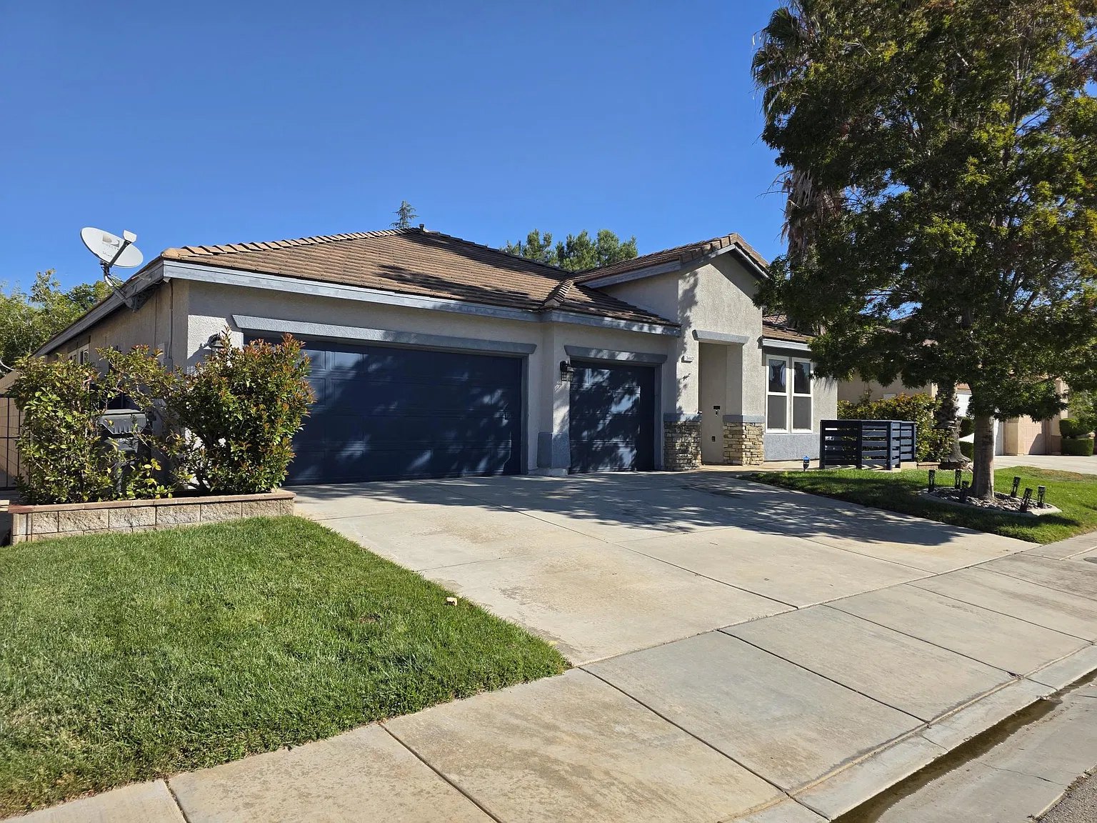 4 bed, 2426 sqft, $3,900 — Photo 2