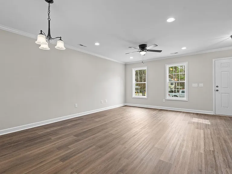 122 Laura Ln — Photo 13