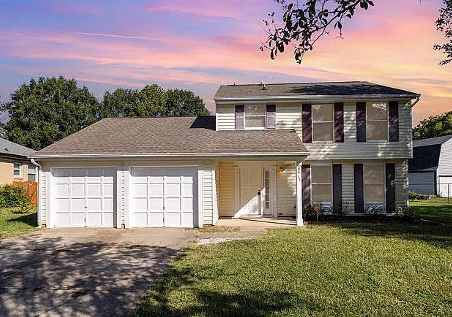 Room in 5 Bedroom Home in Charlotte — Photo 1