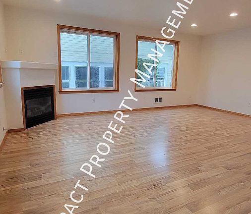 4th image of 3222 Lombard Ave Unit A
