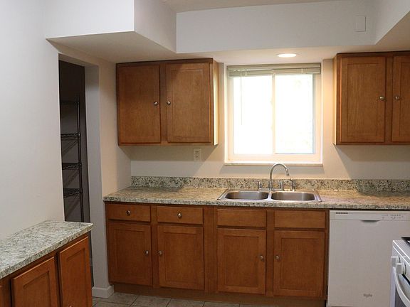 3rd image of 8323 Delmar Blvd APT 2E