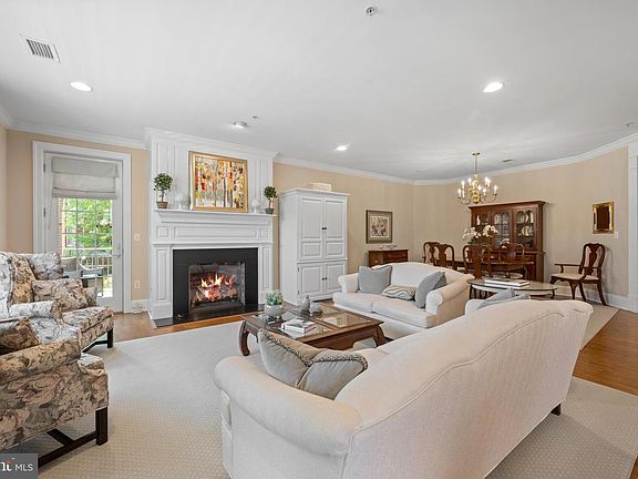 5th image of 4102 Parkview Dr