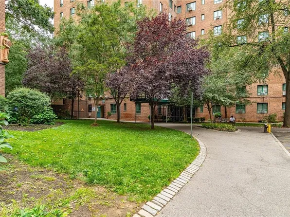 1501 Metropolitan Avenue image 14 of 22