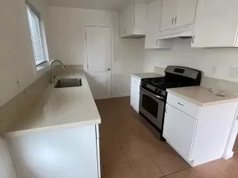 630 S Olive Ave — Photo 4