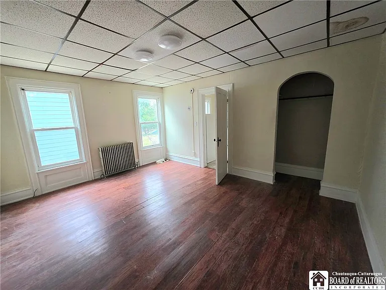 329 Crossman St — Photo 6