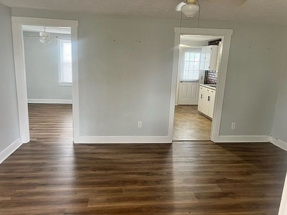 2nd image of 2606 E Cloverdale Dr