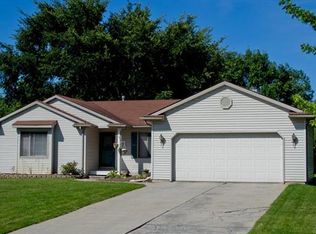 12110 Clover Knoll Rd, Fenton, MI 48430