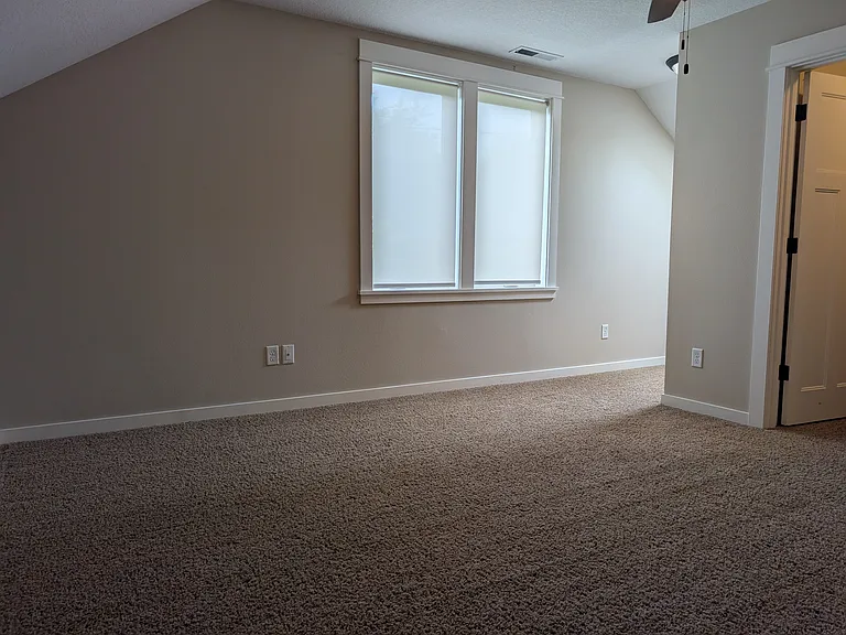1135 W 28th Ave — Photo 14
