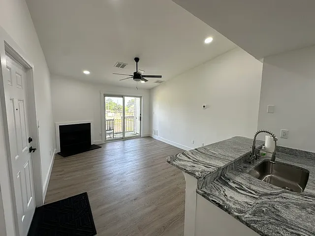 2 bed, 973 sqft, $1,850 — Photo 3