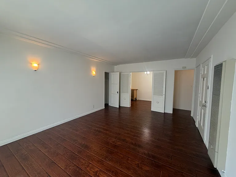 862 S Saint Andrews Pl — Photo 4