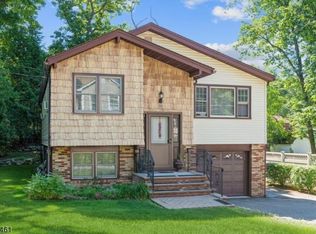 121 Lackawanna Trl, Hopatcong, NJ 07843