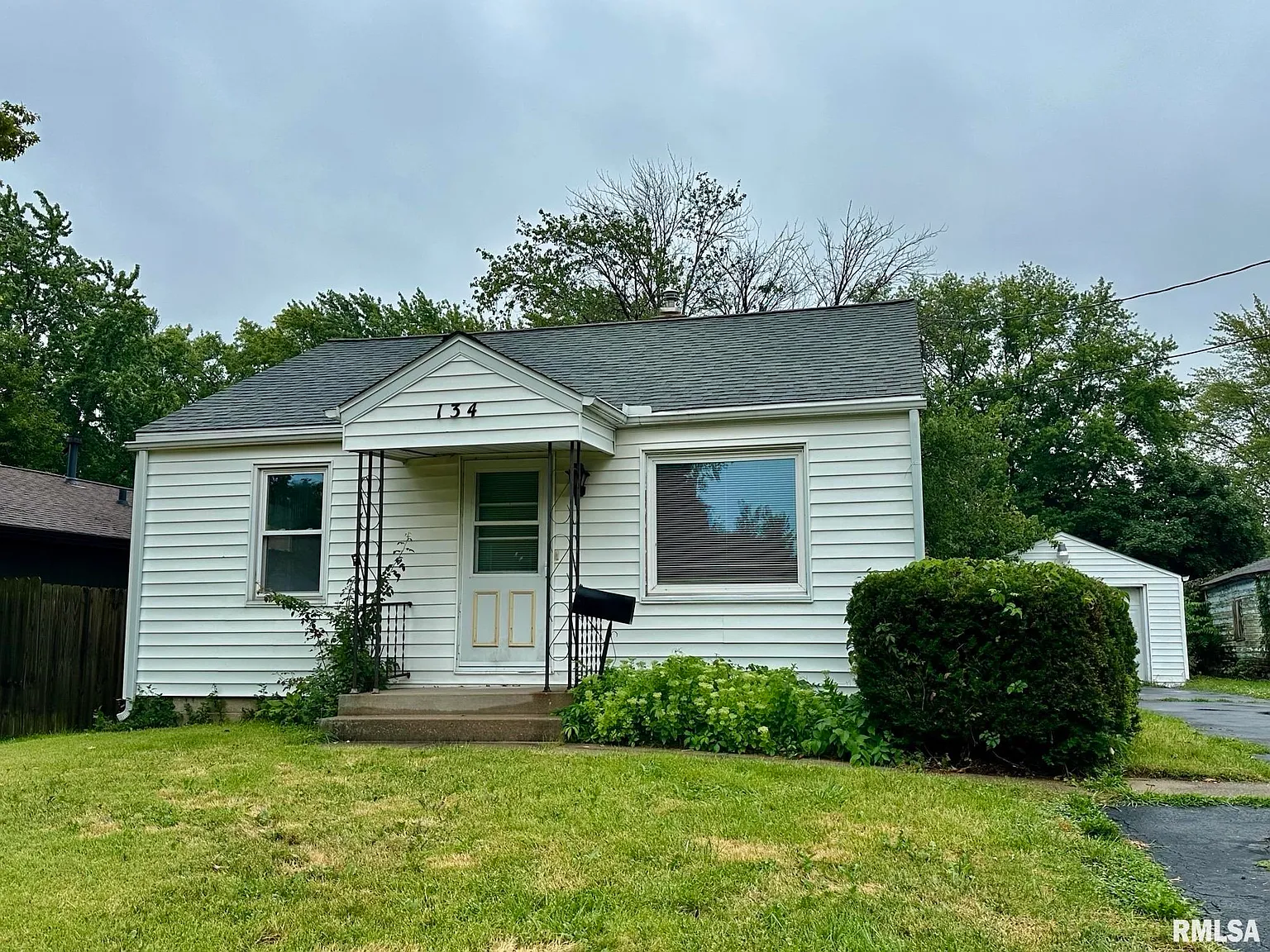 134 N Stewart St photo 1