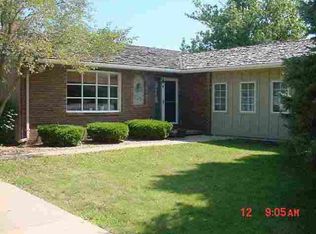 225 E 7th St, El Paso, IL