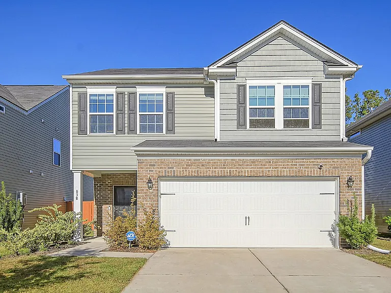 838 Redbud Ln — Photo 1