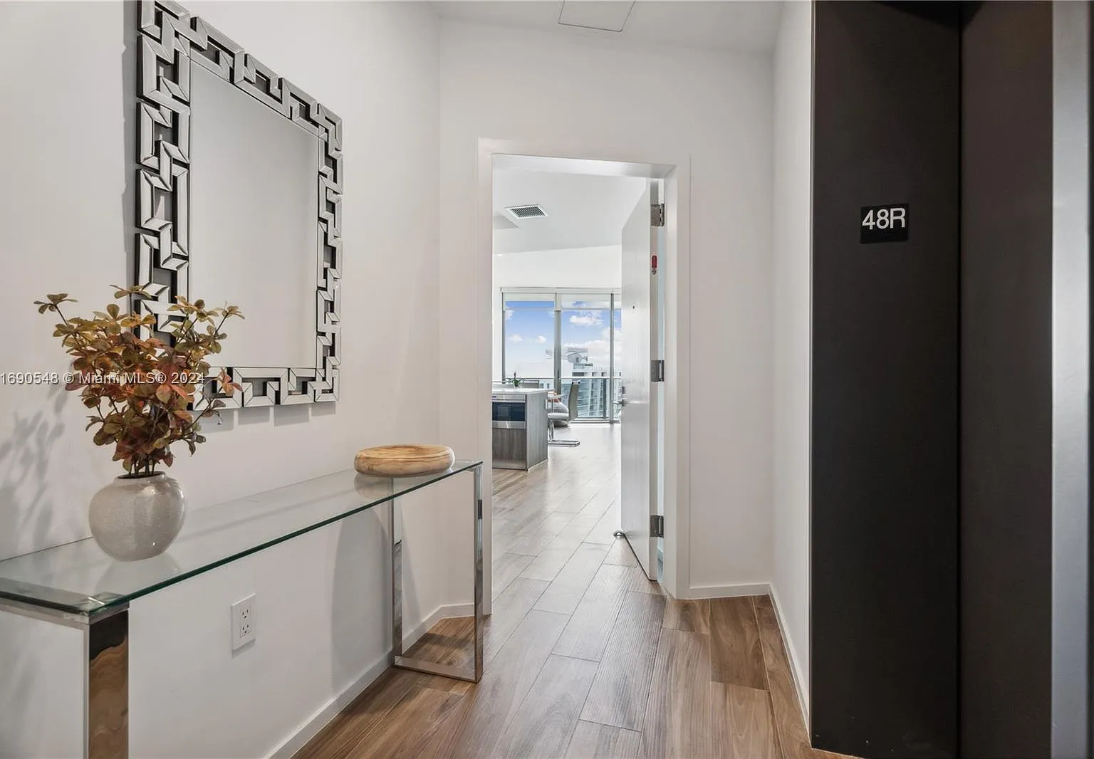 1 bed, 838 sqft, $5,600 — Photo 2