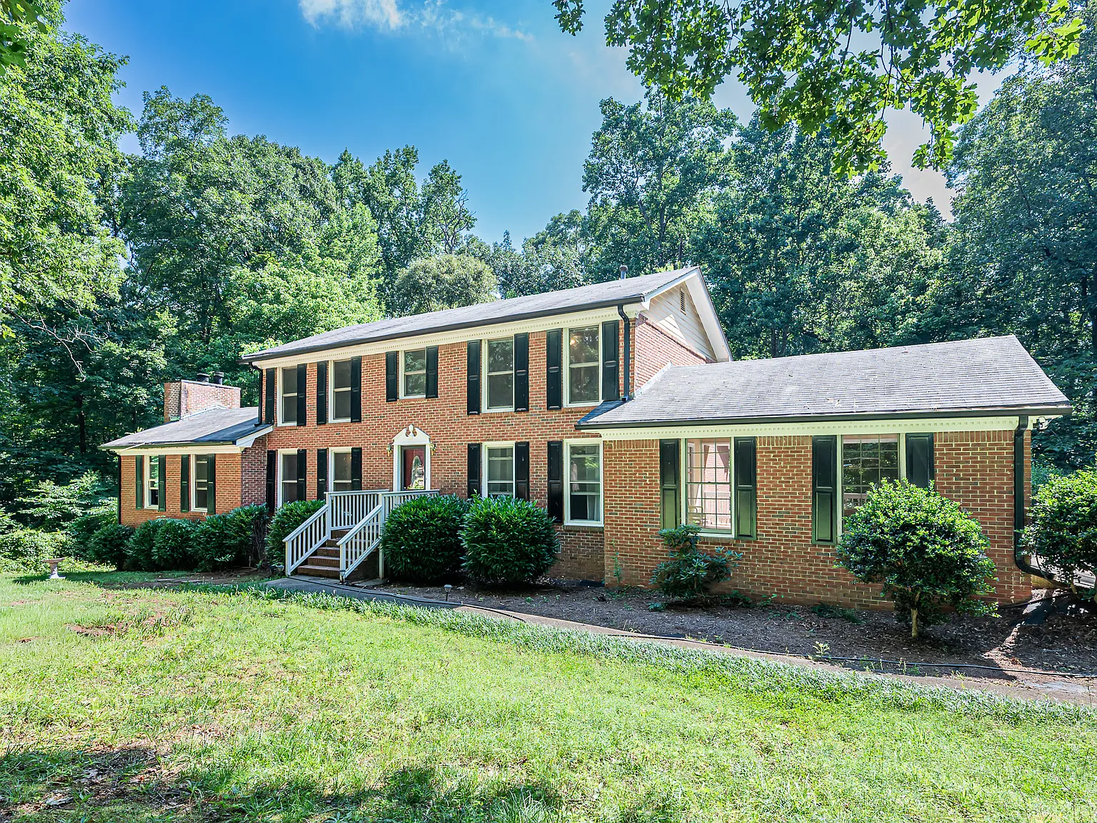 5 bed, 3986 sqft, $2,600 — Photo 2