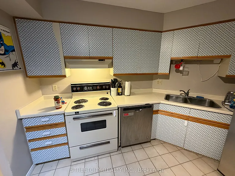 695 Richmond St #1307 — Photo 10
