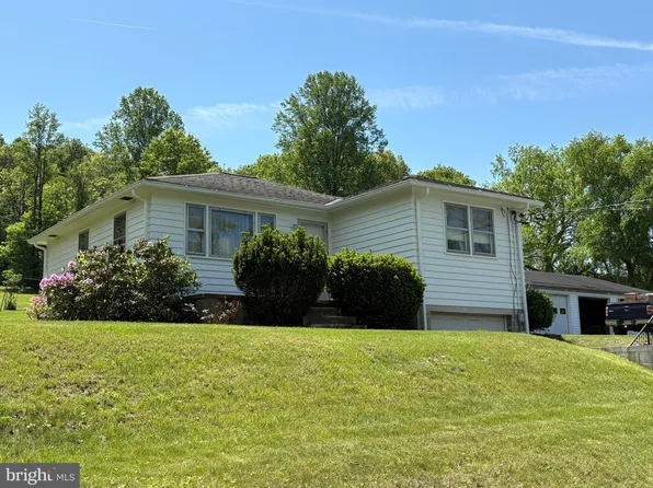 49 Yorkshire Rd, Mohnton, PA 19540