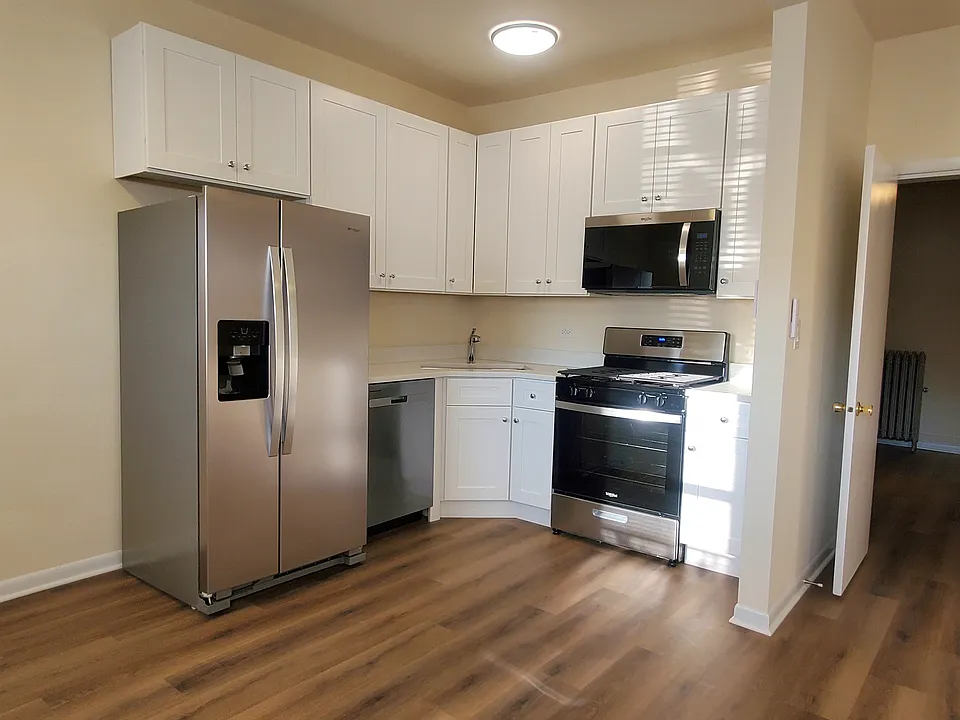 4047 N Narragansett Ave #1F