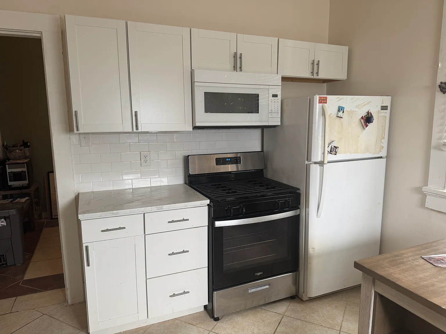 3 bed, 2400 sqft, $1,550 — Photo 3