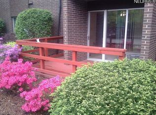 10740 Valley View Rd APT A9, Northfield, OH 44067