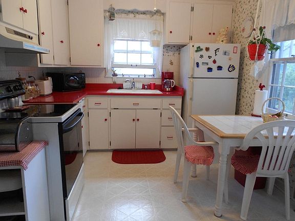5th image of 129 W Laflin Ave
