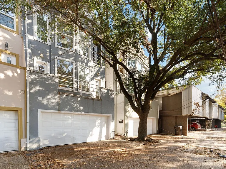 204 Marshall St #4 — Photo 1