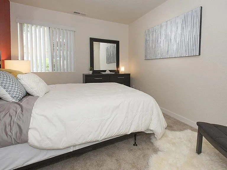 Parkwood Apartments — Photo 10