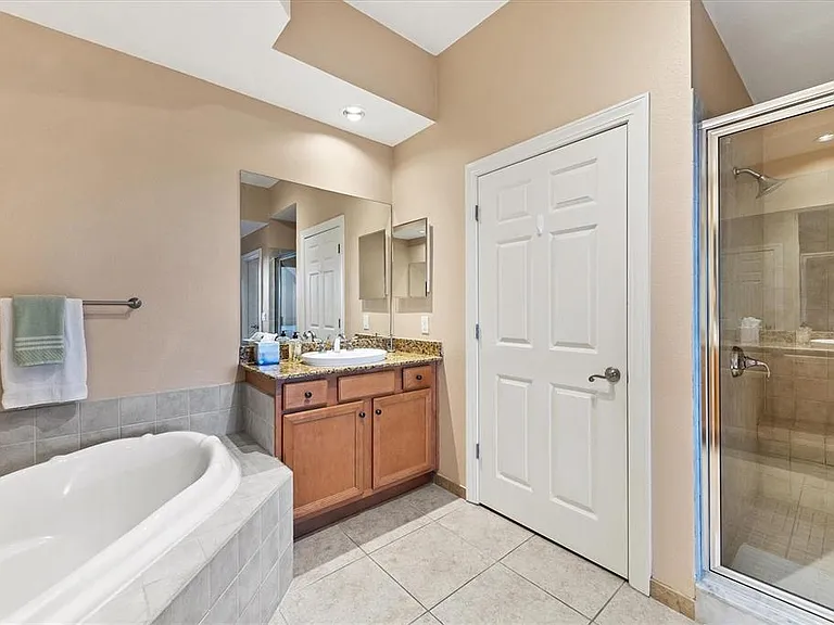 8561 Amberjack Cir #301 — Photo 13