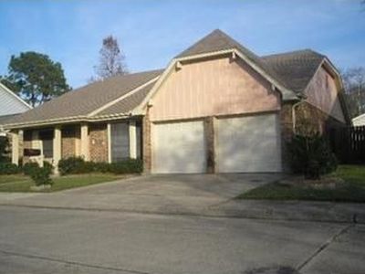 536 Aurora Oaks Dr, New Orleans, LA, 70131