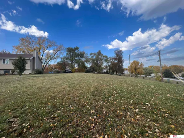 1504 Erie Ct, Plattsmouth, NE 68048