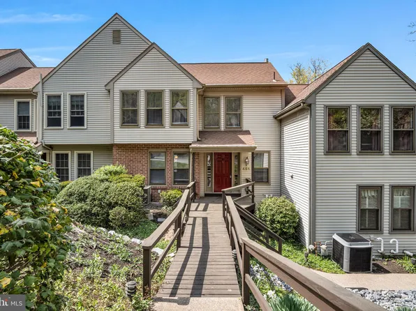 451 Lovell Ct, Hummelstown, PA 17036