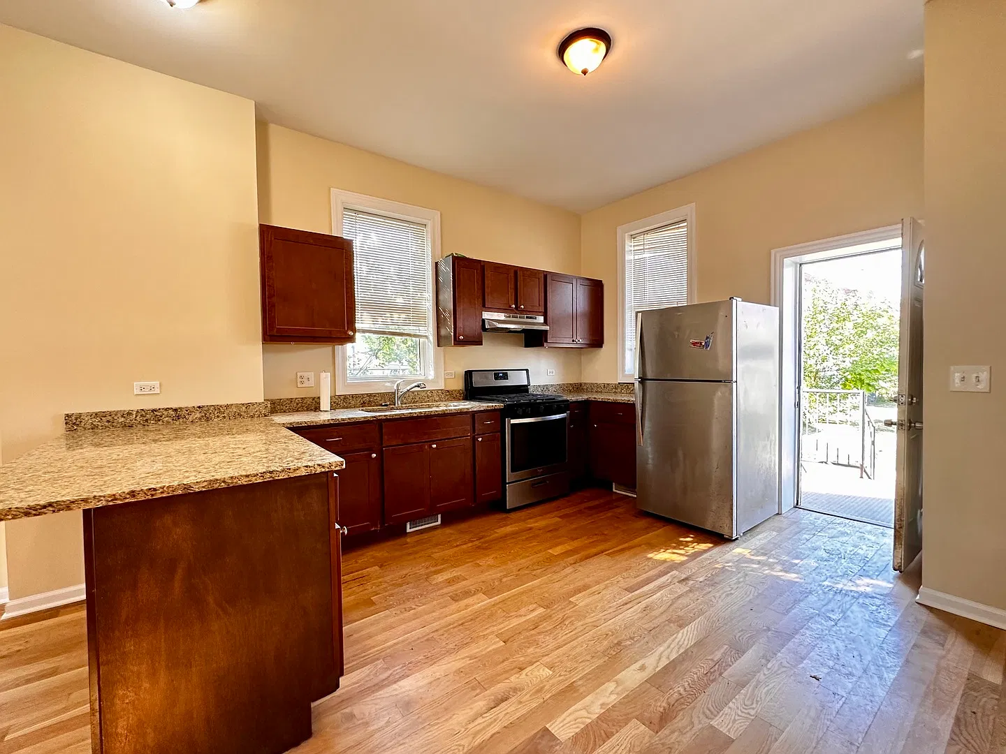 2 bed, 800 sqft, $1,399 — Photo 3