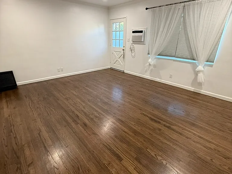 428 W Stocker St #3 — Photo 6