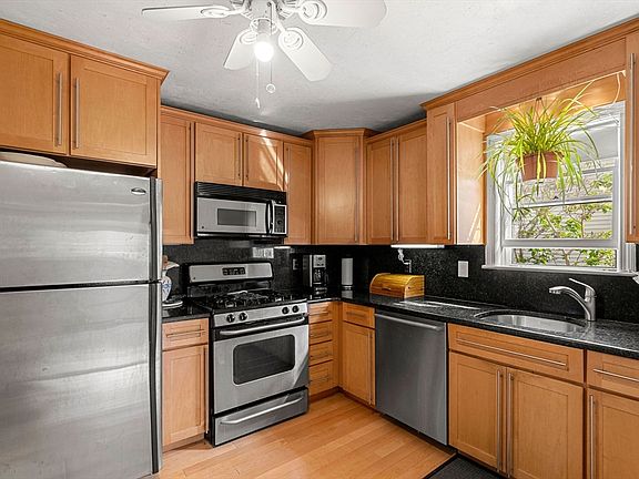 2nd image of 25 Alden Pl