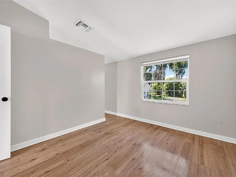 1099 Grove Ave — Photo 41