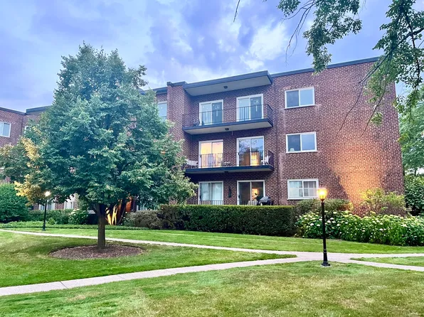 1290 N Western Ave APT 210, Lake Forest, IL 60045