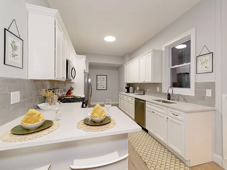 584 Orange Street — Photo 33