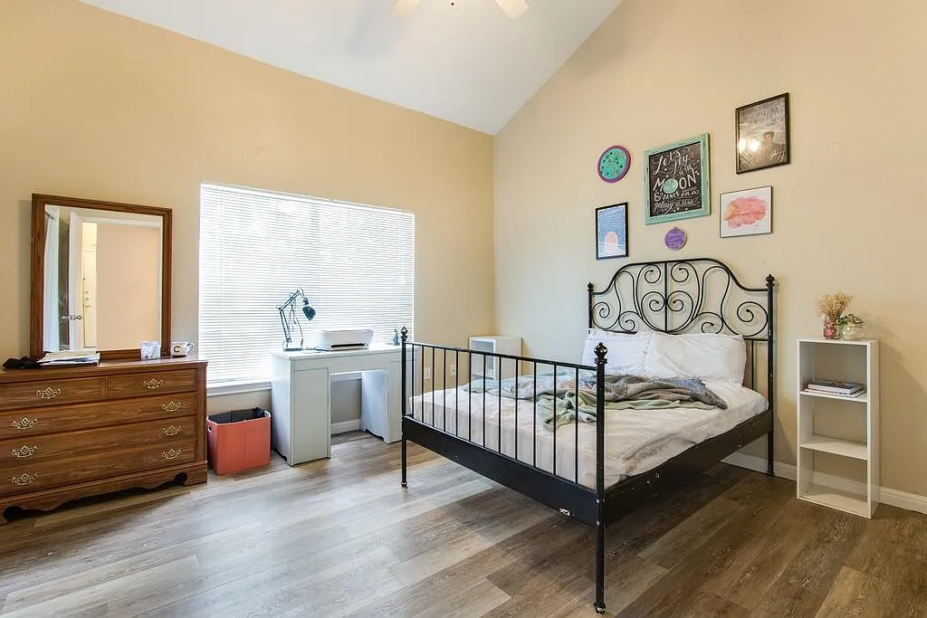 4 bed, 2.0 bath, 1340 sqft, $1,895 — Photo 4