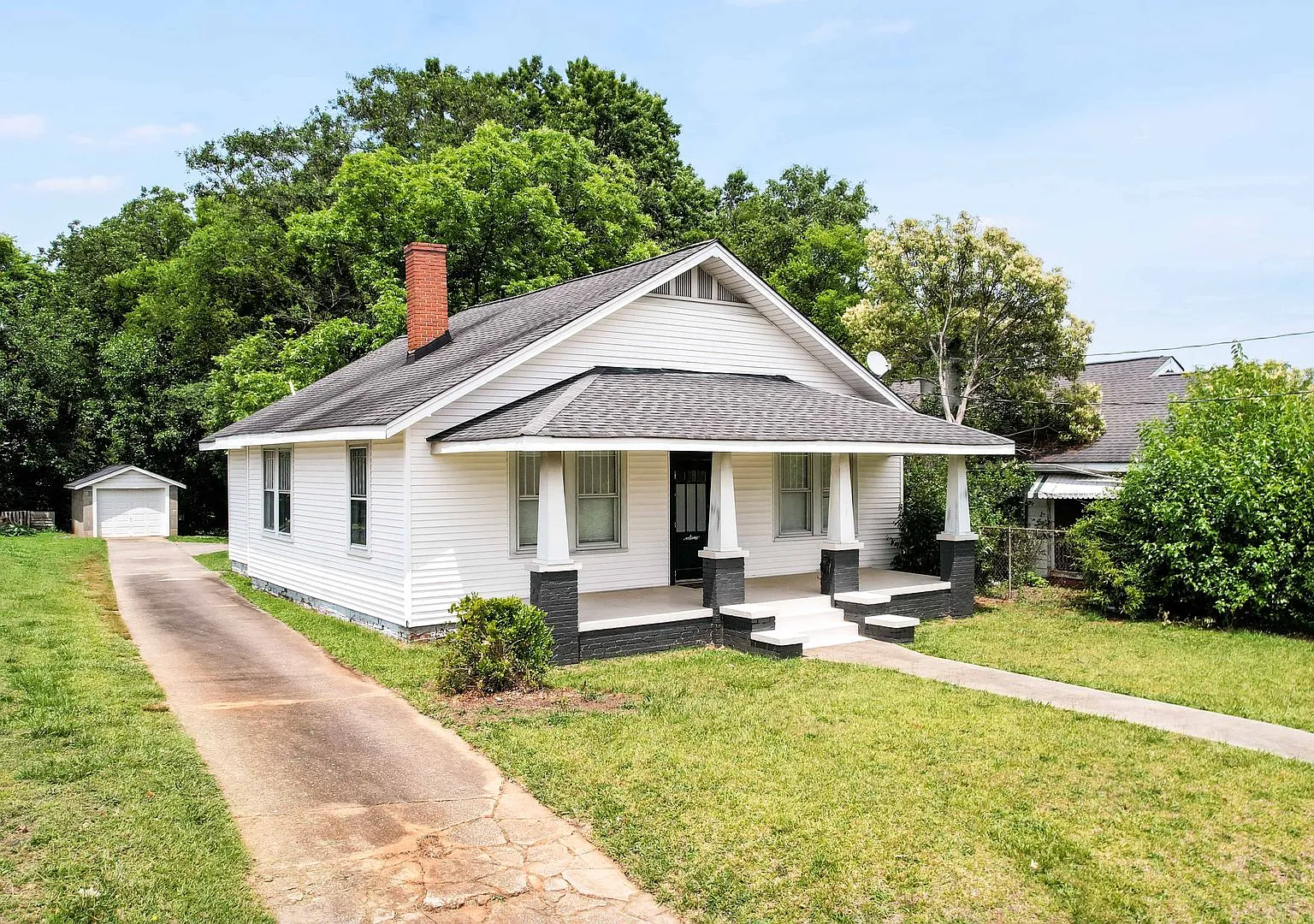 Updated West End Cottage — Photo 2