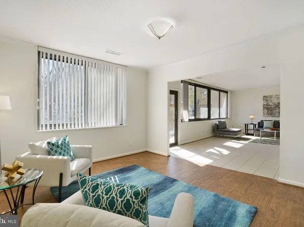 3713 George Mason Dr #T5w, Falls Church, VA 22041
