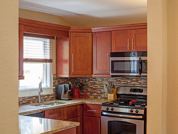5th image of 403 E Rich Ave