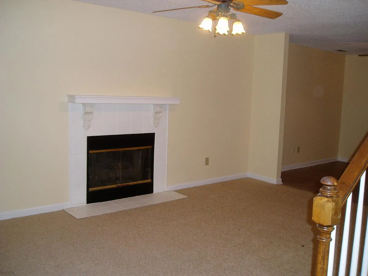 4 bed, 2.5 bath, 1505 sqft, $1,595 — Photo 3