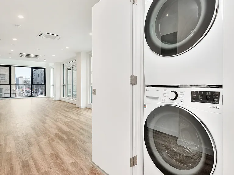 355 Grand St #3 — Photo 9