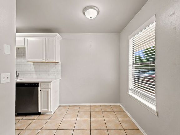 5th image of 2770 N Barcelona Ave