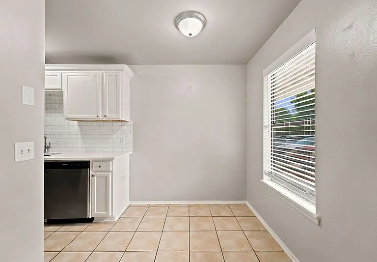 2770 N Barcelona Ave — Photo 5