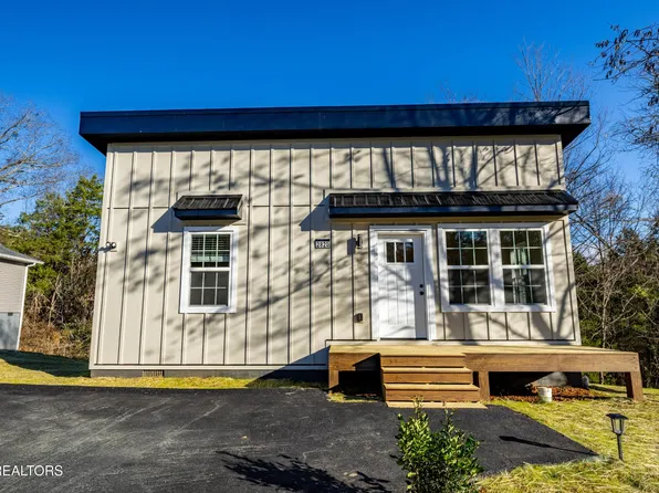 2820 Deer Stand Dr, Sevierville, TN 37876
